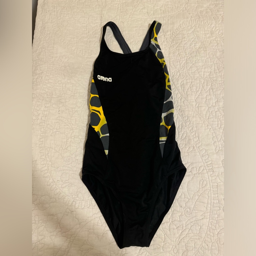 Arena one piece- size 28